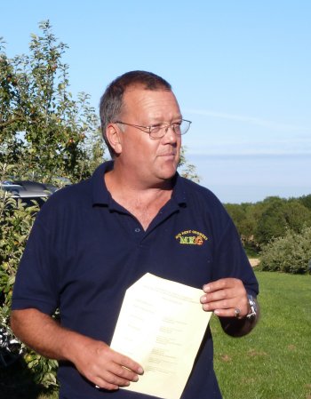 George Chambers reviewing the performance of a 'self fertile' Cox orchard.